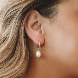 Lulu’s 14k divine connection gold pearl drop mini hoop earrings